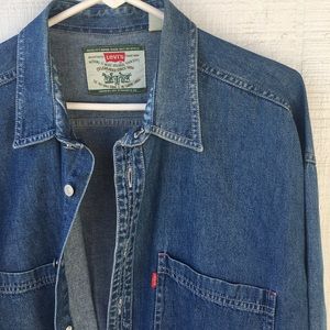 Oversized Levi’s denim top
